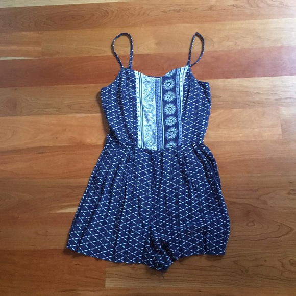 Blue and white romper - Picture 1 of 2